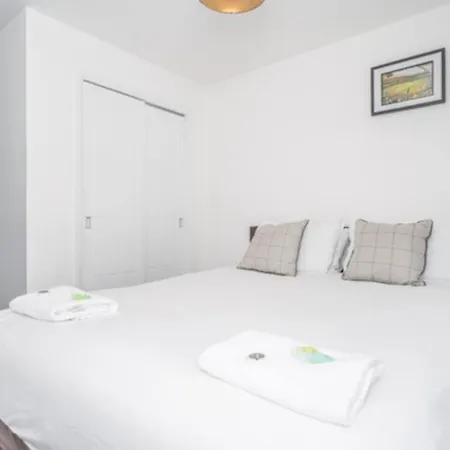 Apartment Lovely 2 Bedroom Edinburgh
