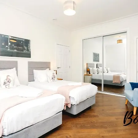 Bright New Town 2br-1ba, 1 Min To George St By Bonjour Residences Apartment *