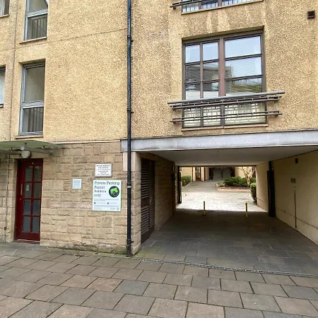 Old Town, Free Parking, Outlander Experience