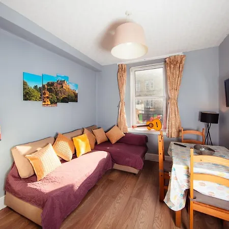 Old Town By The Castle/ Meadows! Apartment Edinburgh