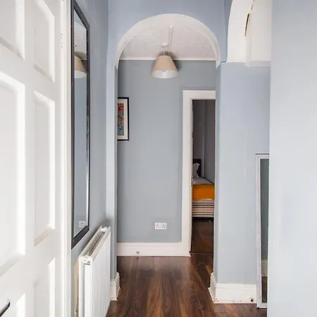 Super 4bedroom At The Meadows