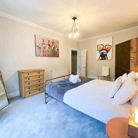 Rose Street's Hidden Treasure- 2bed Newly Refurbished Apartment