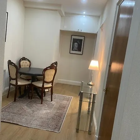 Fantastic Location 10 Mins To Princes Street- 15 To Royal Mile- Main Door-patio Edimburgo