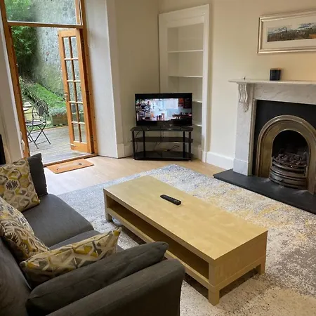 Fantastic Location 10 Mins To Princes Street- 15 To Royal Mile- Main Door-patio