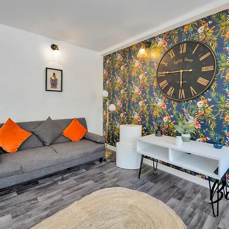Apartment Vosges - Royal Mile 5br-2ba - Free Parking & Private Entrance By Bonjour Residences *