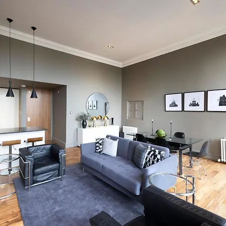 Joivy Chic 2br With Views At The Heart Of Old Town