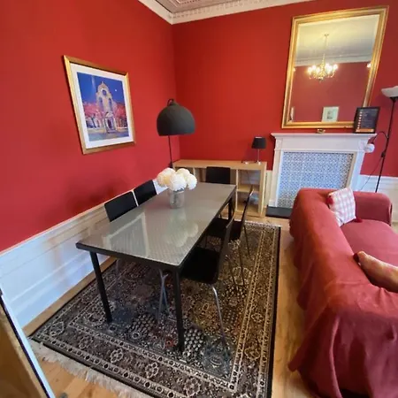 Apartment Altido Classic 3br Moments From Haymarket Station