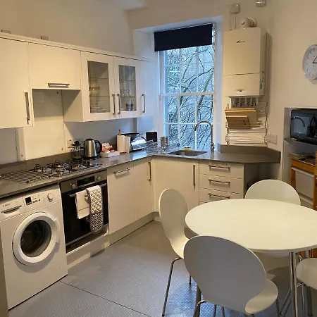 Altido Classic 3br Moments From Haymarket Station Apartment Edinburgh