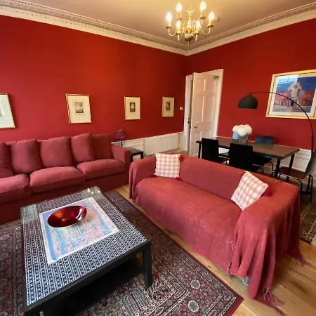 Altido Classic 3br Moments From Haymarket Station Apartment Edinburgh