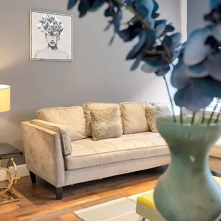 St. Germain - Spectacular West End 2br-1ba, Near Haymarket - Private Entrance & Courtyard By Bonjour Residences Apartment