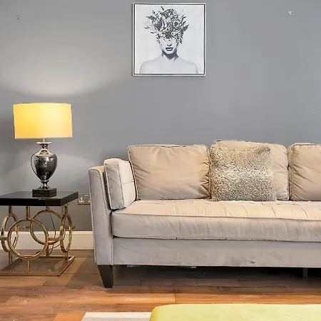 St. Germain - Spectacular West End 2br-1ba, Near Haymarket - Private Entrance & Courtyard By Bonjour Residences Edinburgh