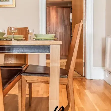 Lägenhet New Town Main Door 3br-3ba - Free Parking & Patio By Bonjour Residences *