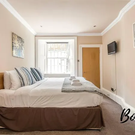 New Town Main Door 3br-3ba - Free Parking & Patio By Bonjour Residences Apartment