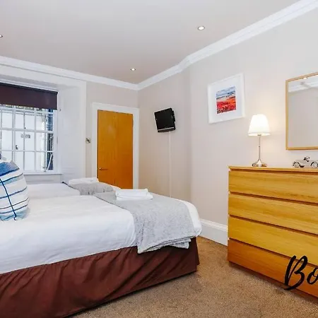 New Town Main Door 3br-3ba - Free Parking & Patio By Bonjour Residences 아파트 *