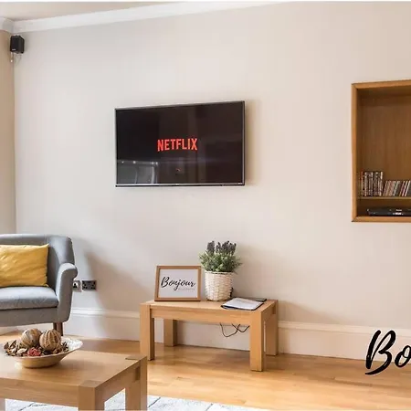 New Town Main Door 3br-3ba - Free Parking & Patio By Bonjour Residences