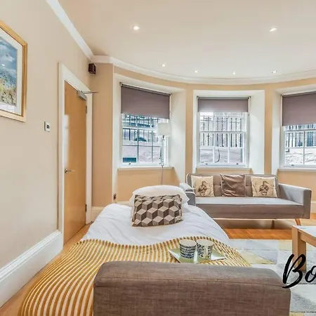 Apartment New Town Main Door 3br-3ba - Free Parking & Patio By Bonjour Residences