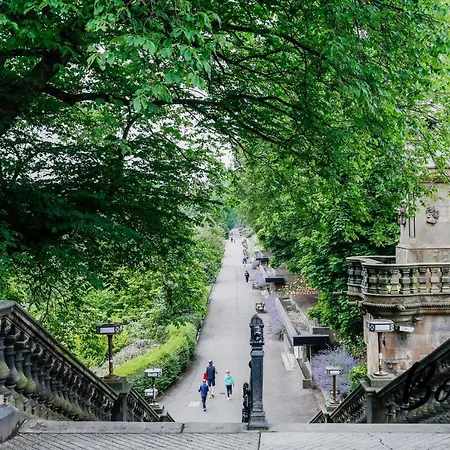 Bright New Town 2br-1ba, 1 Min To George St By Bonjour Residences