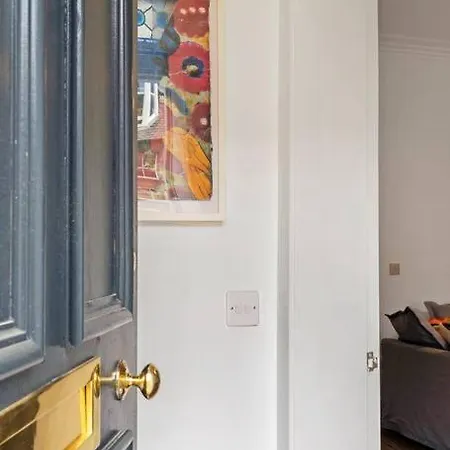 Cheerful - Westend