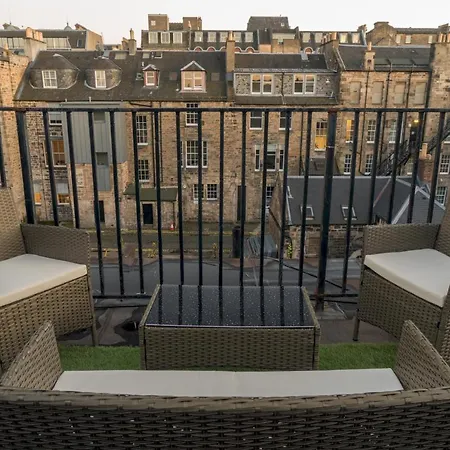 Queen St Superb Penthouse Flat With Roof Terrace