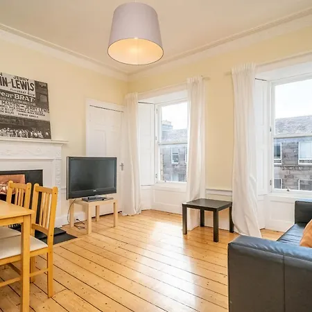 Bright And Newly Decorated 3beds Flat With A View Of Arthur's Seat Apartment