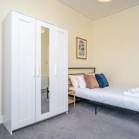 Apartment Bright And Newly Decorated 3beds Flat With A View Of Arthur's Seat Edinburgh