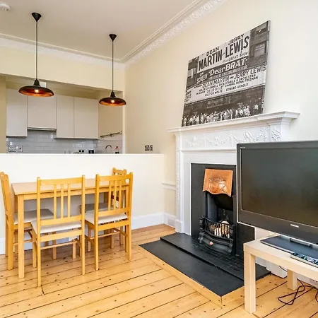 Bright And Newly Decorated 3beds Flat With A View Of Arthur's Seat 公寓 *
