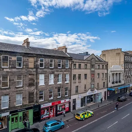 Bright And Newly Decorated 3beds Flat With A View Of Arthur's Seat Edinburgh