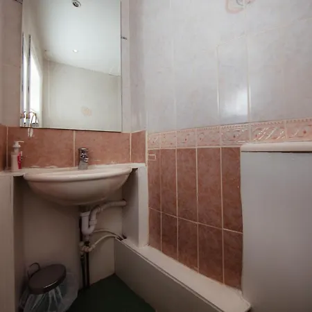 Super 4bedroom At The Meadows