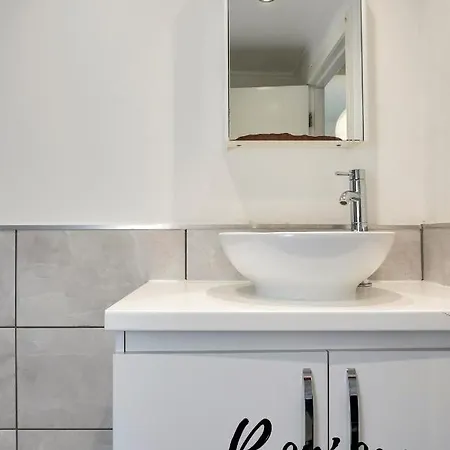 Apartment Vosges - Royal Mile 5br-2ba - Free Parking & Private Entrance By Bonjour Residences