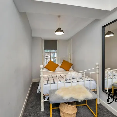 Vosges - Royal Mile 5br-2ba - Free Parking & Private Entrance By Bonjour Residences Edinburgh