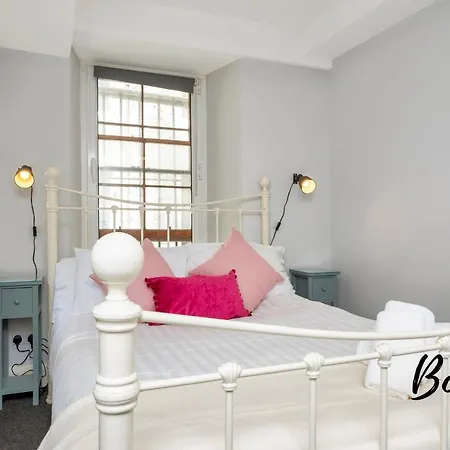 Vosges - Royal Mile 5br-2ba - Free Parking & Private Entrance By Bonjour Residences 아파트 에든버러
