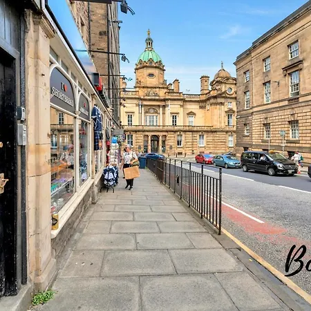 Apartment Vosges - Royal Mile 5br-2ba - Free Parking & Private Entrance By Bonjour Residences