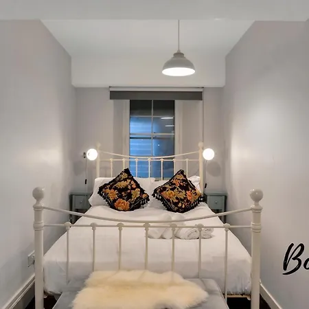 Vosges - Royal Mile 5br-2ba - Free Parking & Private Entrance By Bonjour Residences *