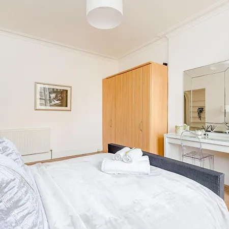 Heart Of Centre 3 Bed Georgian Edinburgh
