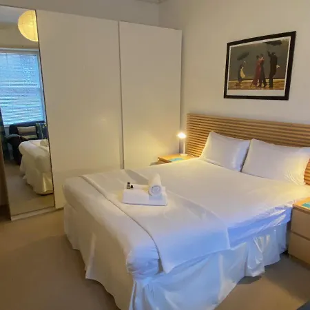Altido Classic 3br Moments From Haymarket Station Apartment Edinburgh