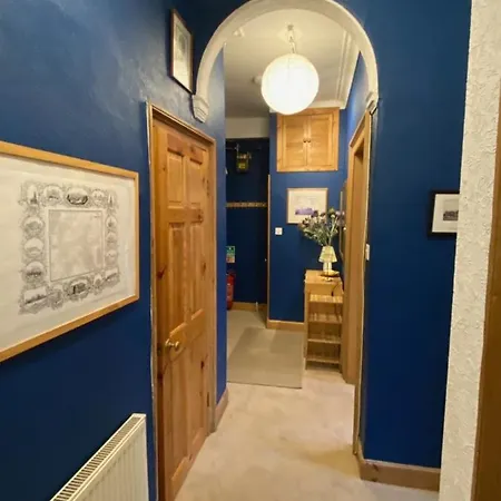 Apartment Altido Classic 3br Moments From Haymarket Station Edinburgh
