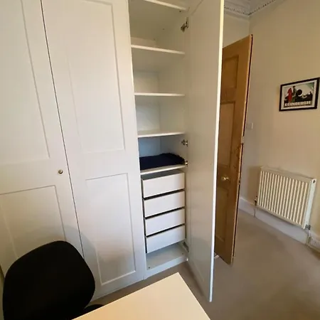 Apartment Altido Classic 3br Moments From Haymarket Station *