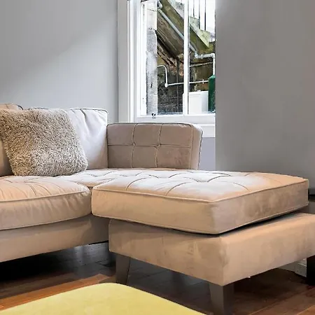 St. Germain - Spectacular West End 2br-1ba, Near Haymarket - Private Entrance & Courtyard By Bonjour Residences Edinburgh