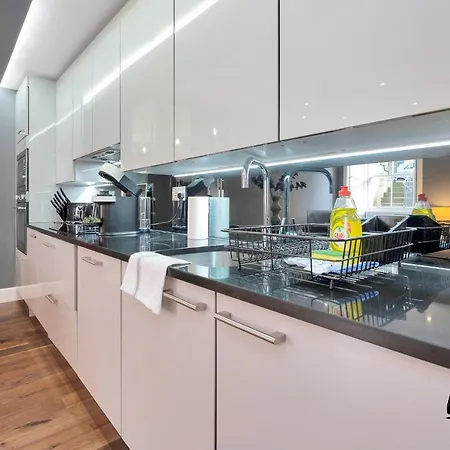 St. Germain - Spectacular West End 2br-1ba, Near Haymarket - Private Entrance & Courtyard By Bonjour Residences * Edinburgh