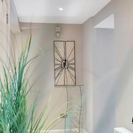 St. Germain - Spectacular West End 2br-1ba, Near Haymarket - Private Entrance & Courtyard By Bonjour Residences Apartment