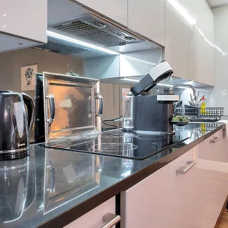 St. Germain - Spectacular West End 2br-1ba, Near Haymarket - Private Entrance & Courtyard By Bonjour Residences Apartment