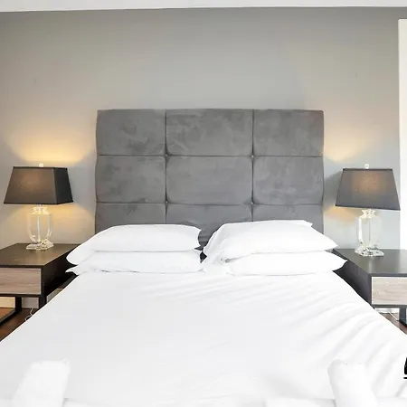 St. Germain - Spectacular West End 2br-1ba, Near Haymarket - Private Entrance & Courtyard By Bonjour Residences Apartment Edinburgh