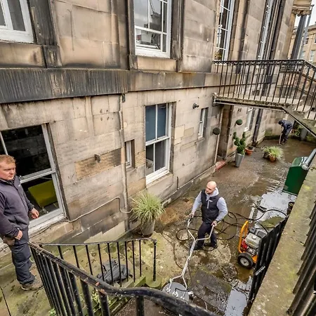 Apartment St. Germain - Spectacular West End 2br-1ba, Near Haymarket - Private Entrance & Courtyard By Bonjour Residences Edinburgh
