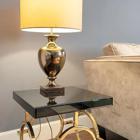 St. Germain - Spectacular West End 2br-1ba, Near Haymarket - Private Entrance & Courtyard By Bonjour Residences