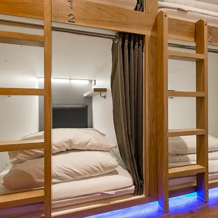 Hostel Code Pod - The Loft -