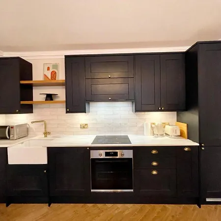 Apartment Pure Luxury, Private Entrance Apt, Unesco New Town *