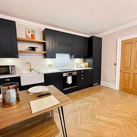 Apartment Pure Luxury, Private Entrance Apt, Unesco New Town *