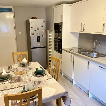 Apartment Sleeps 5 With Free Parking Apartamento *