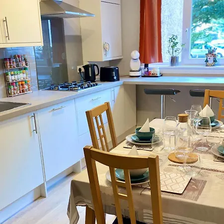 Apartamento Apartment Sleeps 5 With Free Parking