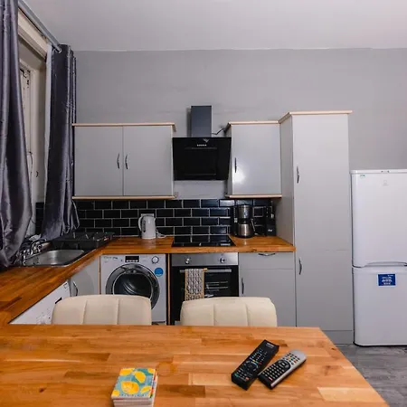 Super 4 Bedrooms By Calton Hill *
